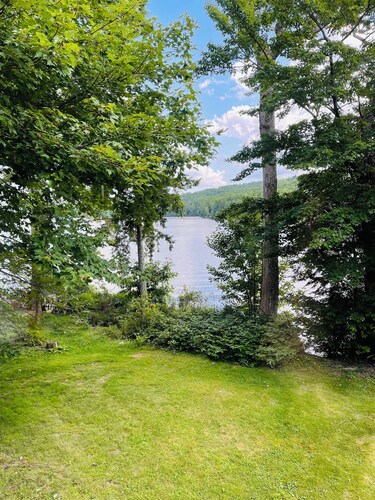 Escape to Bear Cove: Your Cozy Lakeside Getaway on Meddybemps Lake! 🌲🏞️