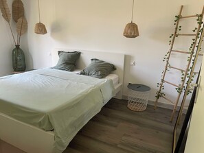 3 bedrooms, iron/ironing board, travel cot, free WiFi
