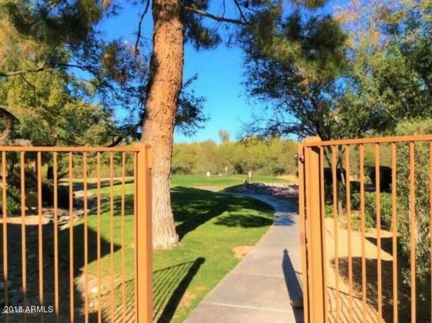 Cozy 2-bedroom condo with fitness room, and pool in perfect Scottsdale