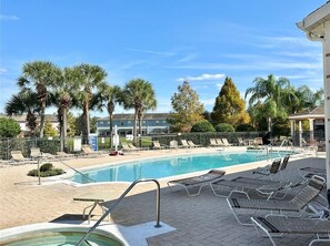 Piscine extérieure, piscine chauffée