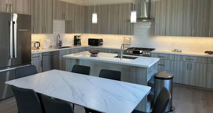 Brand new sleek and modern townhouse, bath and bedroom, huge patio, sleeps 8