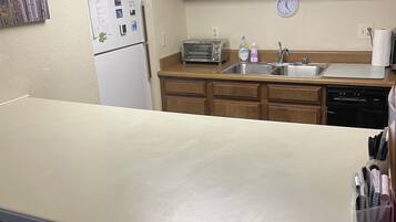 KylskÄp, mikrovÄgsugn, ugn och spishÀll