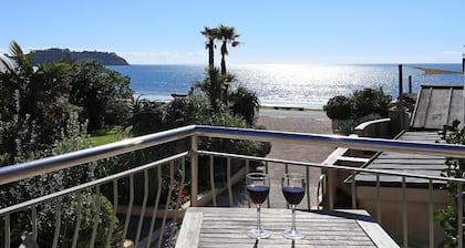 Waiheke Island - Onetangi Beachfront Apartments