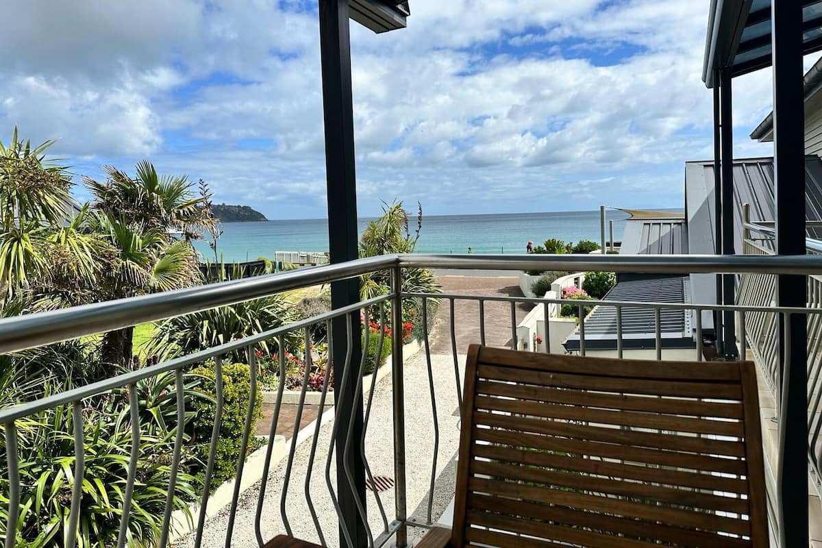 Seaview - Upstairs One Bedroom Apartment | Beach/ocean view