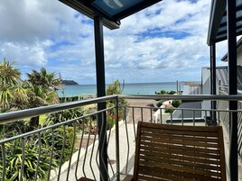 Seaview - Upstairs One Bedroom Apartment | Beach/ocean view