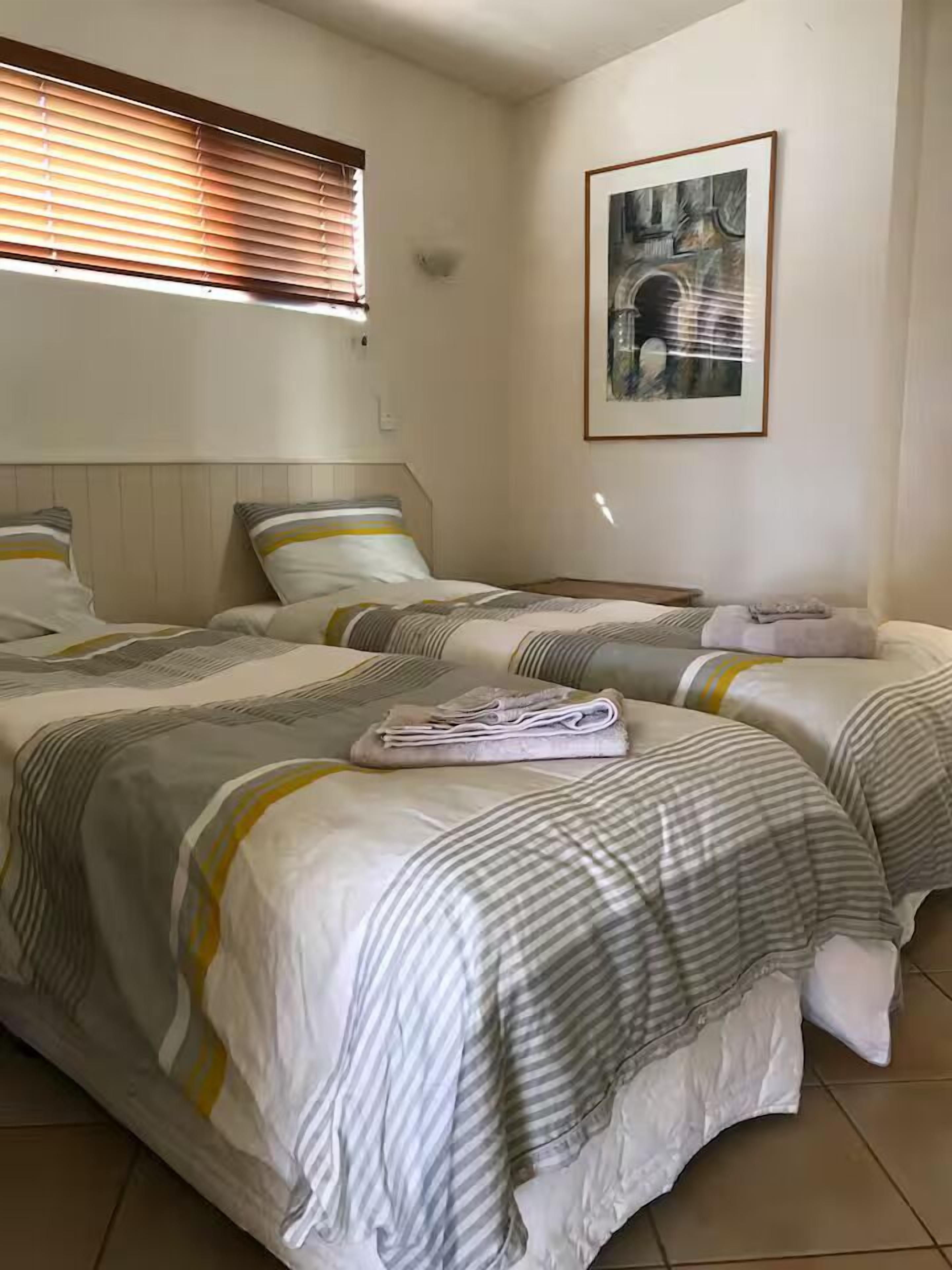 Espace de travail pour ordinateur portable, Wi-Fi gratuit, draps fournis