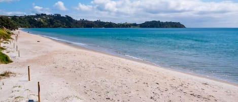 Plage à proximité, sable blanc