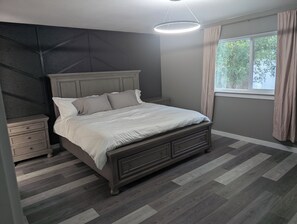 3 sovrum, skrivbord, resesäng och wi-fi