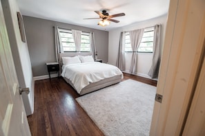 4 bedrooms, desk, iron/ironing board, WiFi