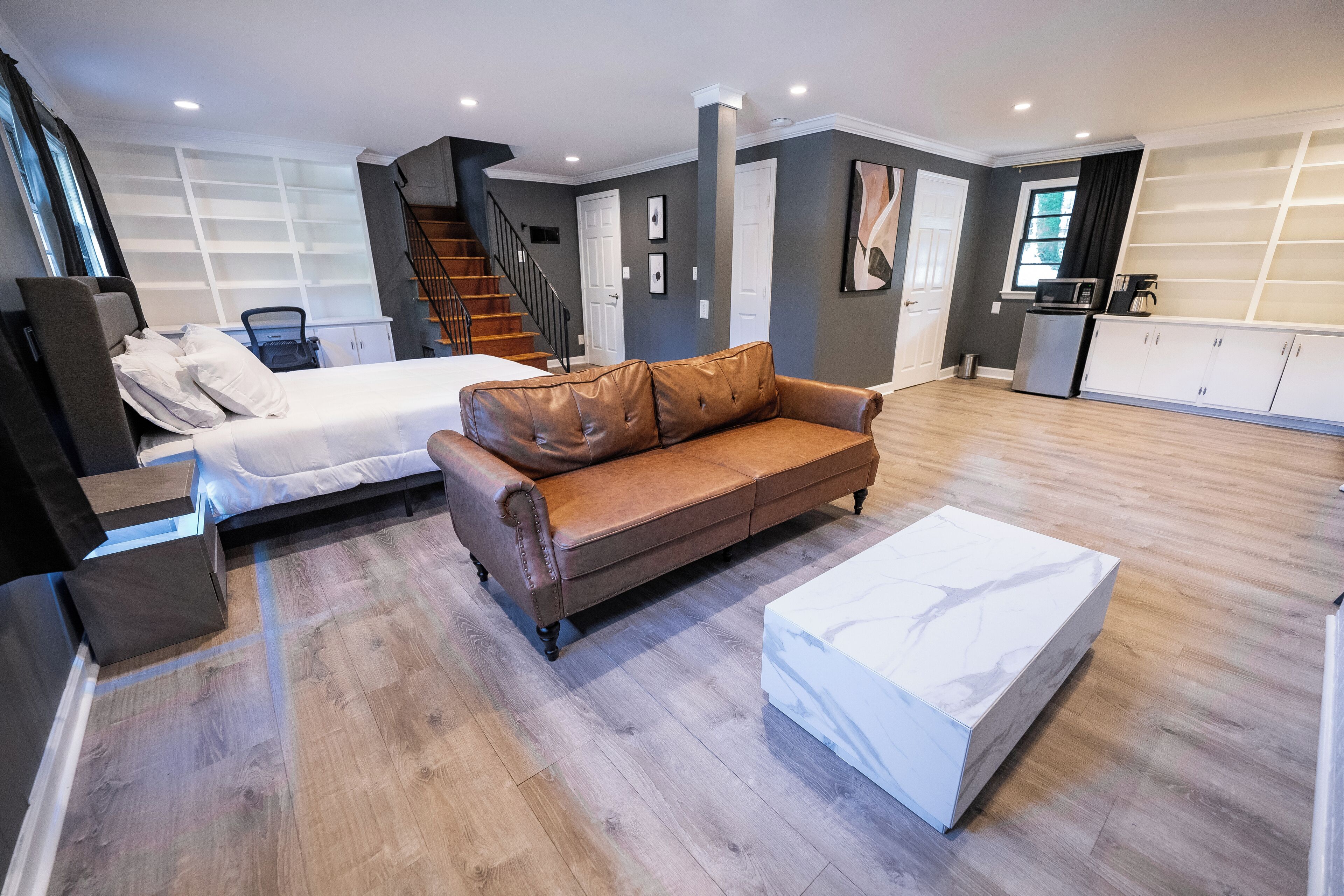 4 habitaciones, escritorio, tabla de planchar con plancha y wifi 