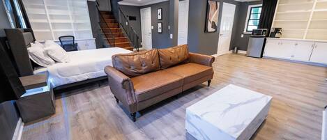 4 habitaciones, escritorio, tabla de planchar con plancha y wifi