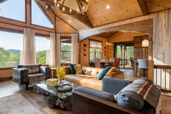 TV connectée, cheminée, baby-foot, table de tennis de table