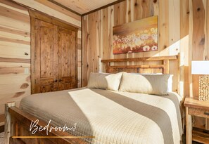 4 bedrooms, iron/ironing board, travel cot, free WiFi - Luxe Wellness Retreat • Epic Mtn Views • Sauna, •Hot Tub • Fire-Pit • Games (Cherry Log)