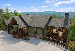 Exterior - Luxe Wellness Retreat • Epic Mtn Views • Sauna, •Hot Tub • Fire-Pit • Games (Cherry Log)