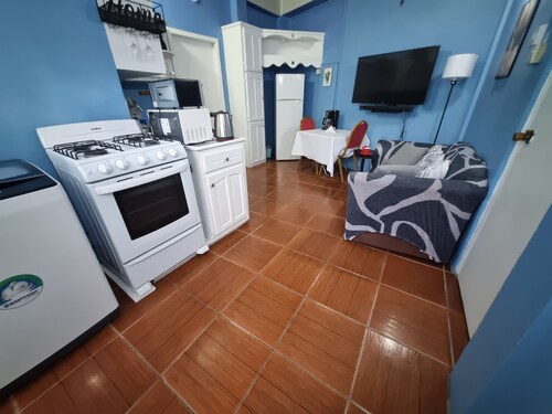 One-bedroom apartment in Castries with AC, WiFi.
Homey feeling. 