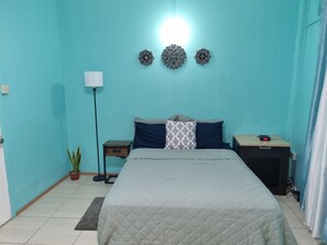 1 bedroom, in-room safe, iron/ironing board, free WiFi