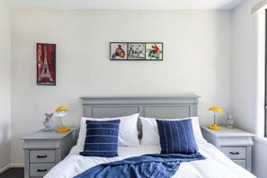 7 Schlafzimmer, Schreibtisch, Bügeleisen/Bügelbrett, kostenloses WLAN