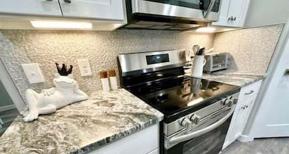 HONEY HOLE Family Fishing - Pets Add Fees