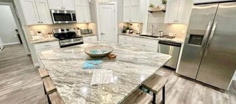 HONEY HOLE Family Fishing - Pets Add Fees