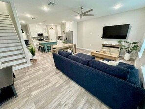 Smart TV - HONEY HOLE with Pool and Hot Tub Bring Pets Add Fees (Port O'Connor)