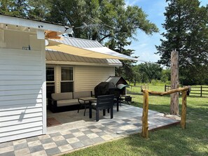 Outdoor dining - Charming studio “Parsonage” behind an old country church (Riverton)