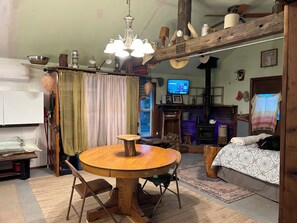 1 bedroom, WiFi, bed sheets - Charming studio “Parsonage” behind an old country church (Riverton)
