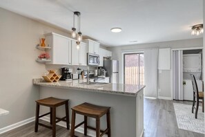 Microwave, oven, stovetop, dishwasher - Stylish Haven NEW Walk to the Ocean, Smart TVs, Wifi (North Myrtle Beach)