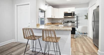 Tropical Family Escape with Pool, Arcade Games and Outdoor Lounge