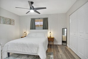 2 bedrooms, desk, iron/ironing board, travel crib - Tropical Family Escape with Pool, Arcade Games and Outdoor Lounge (Port St. Lucie)