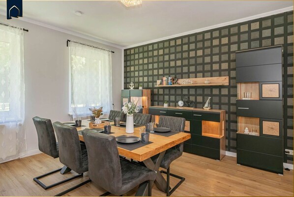 Unclassified image, 1 of 30, button