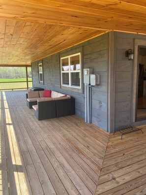 Terrace/patio - Spacious 4-BR house w/ wraparound porch, fire pit area and hot tub -Sleeps 18-20 (Burkesville)