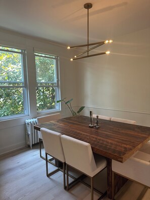 Dining - Zen, Green & Clean 2bd in the City (Baltimore)