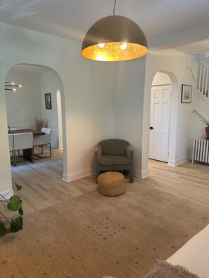 Smart TV, offices - Zen, Green & Clean 2bd in the City (Baltimore)