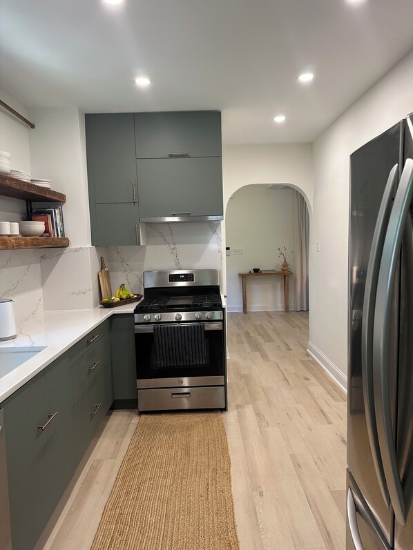 Oven, stovetop, dishwasher