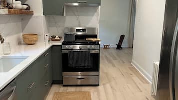 Oven, stovetop, dishwasher