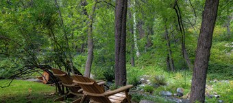 Charming 2BR, 2BA Sedona Oak Creek Canyon Cottage with stunning forest views.