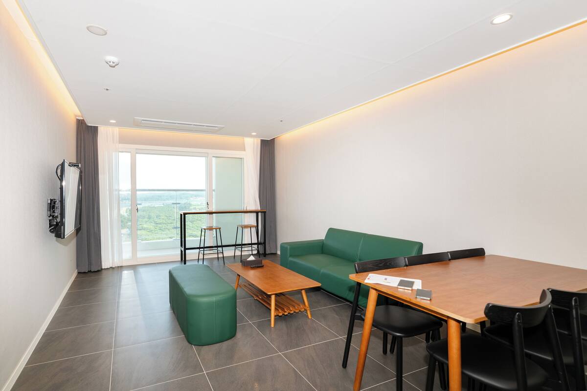 Deluxe Two-Room Half Ocean | Wi-fi (inkludert) og sengetøy