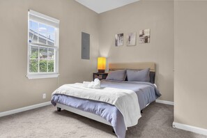 3 habitaciones, tabla de planchar con plancha, wifi y ropa de cama 