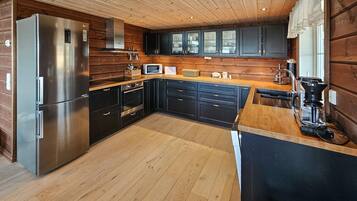 Fridge, dishwasher, coffee/tea maker