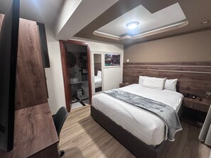 Deluxe kamer, 1 queensize bed | Donsdekens, een bureau, gratis wifi