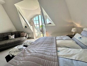 3 bedrooms, desk, WiFi