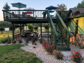 Outdoor dining - Charming Rustic Home, with a Salt Water Indoor Heated Pool in Hot Springs (Hot Springs)