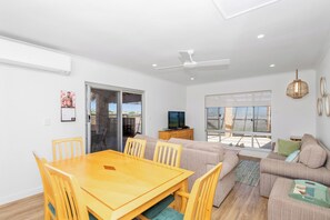 Interior - Moeys: Perfect Beachfront Escape for Family Gatherings or Friends’ Getaways (Moana)