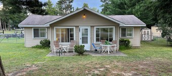 Charming 1-bedroom 1/2 house in soothing St Helen Hideaway with WiFi