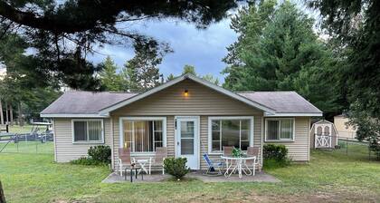 Charming 1-bedroom 1/2 house in soothing St Helen Hideaway with WiFi