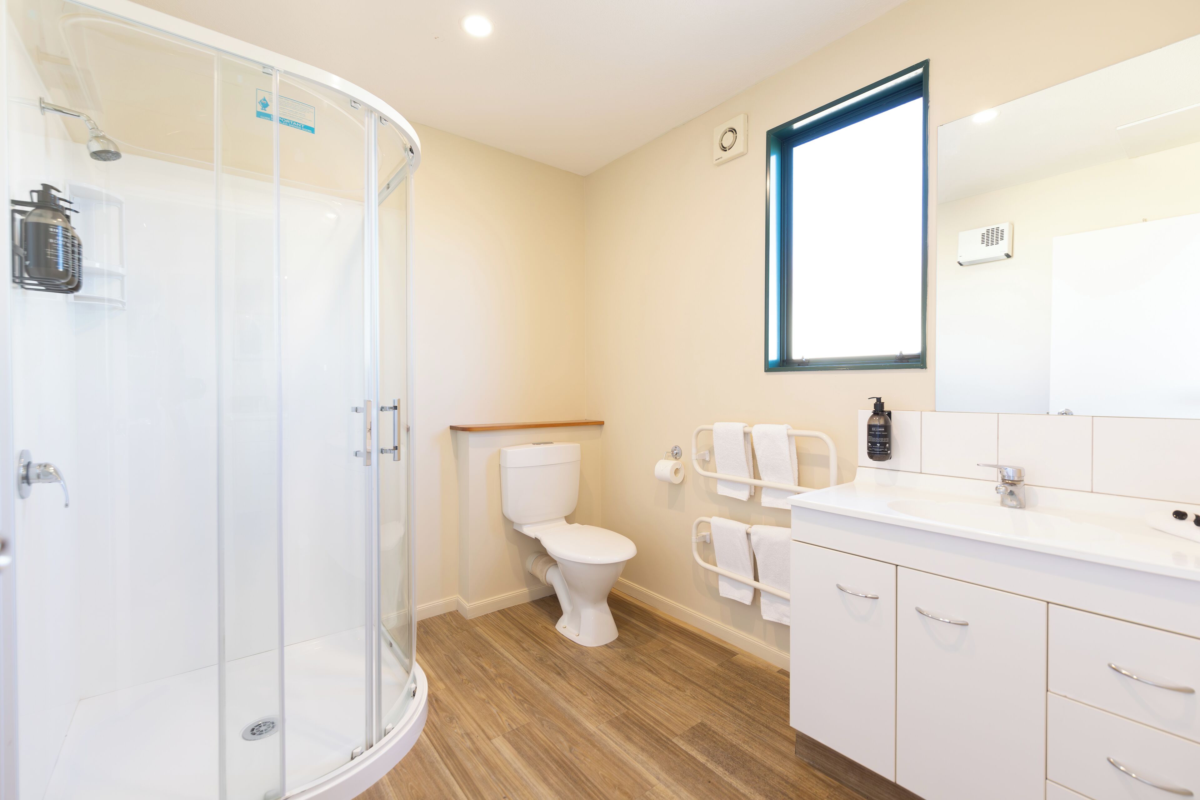 Premium One Bedroom Suite | Bathroom