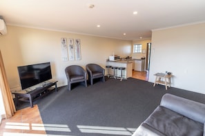 Premium Two Bedroom Suite | Iron/ironing board, free WiFi, bed sheets