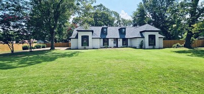 Spacious Memphis Stay w/ Foosball Table, Games & Movie Nights
