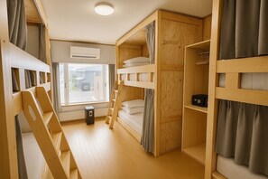 Dormitorio compartido Confort, no fumadores | Caja fuerte, cortinas opacas, wifi gratis y ropa de cama