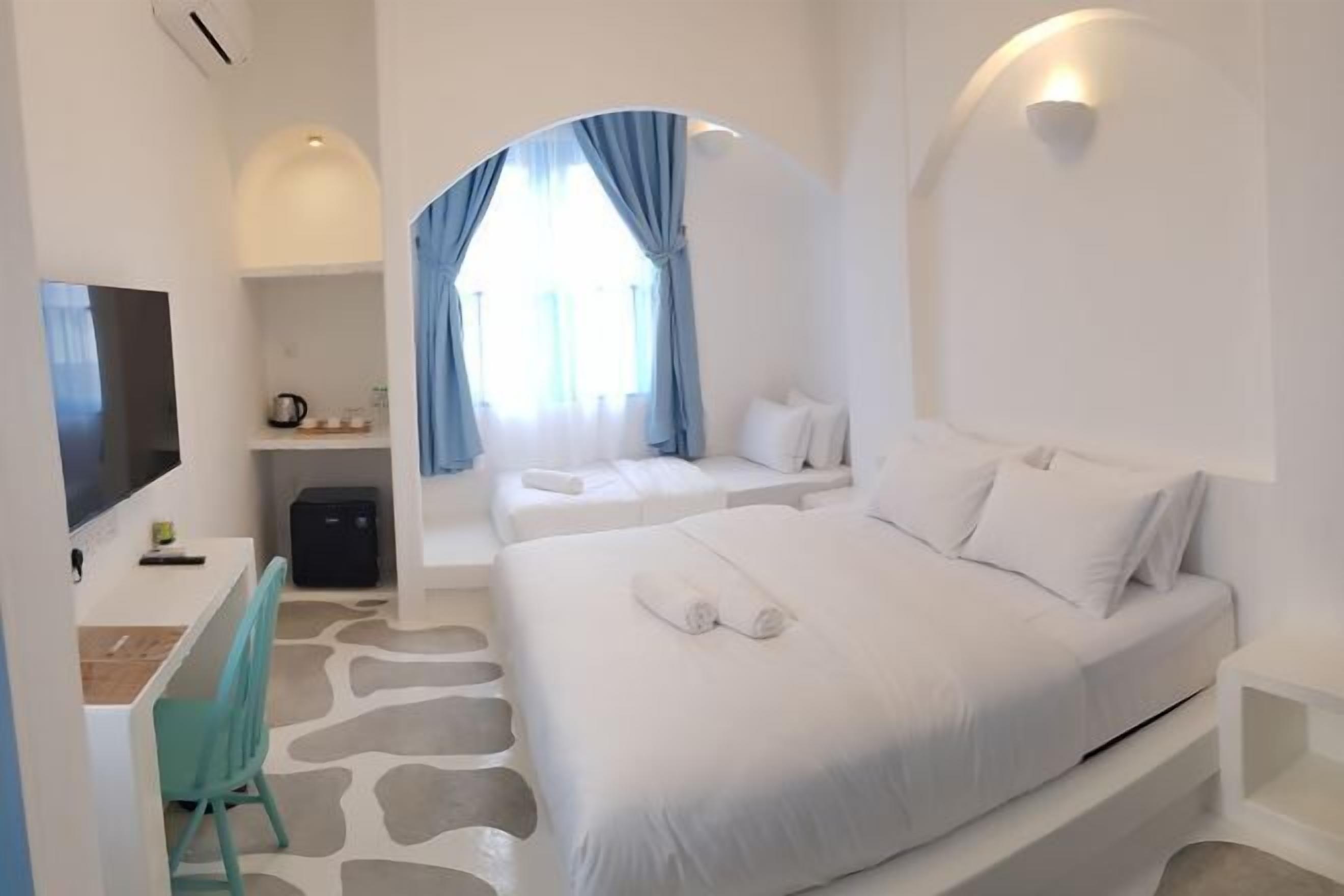 Iron/ironing board, free WiFi, bed sheets